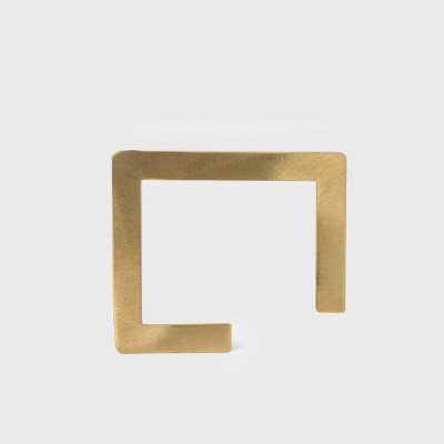 Brățară din alamă placată cu aur 24K, formă rectangulară incompletă – Katerina Vassou