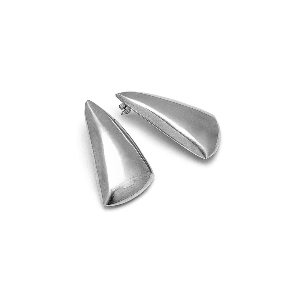 Cercel triunghiular Vestopazzo Italia – Aluminiu reciclat, design sculptural modern