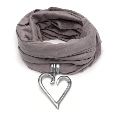 Colier tip eșarfă din jerse bej cu pandant inimă din aluminiu reciclat – Vestopazzo Italia