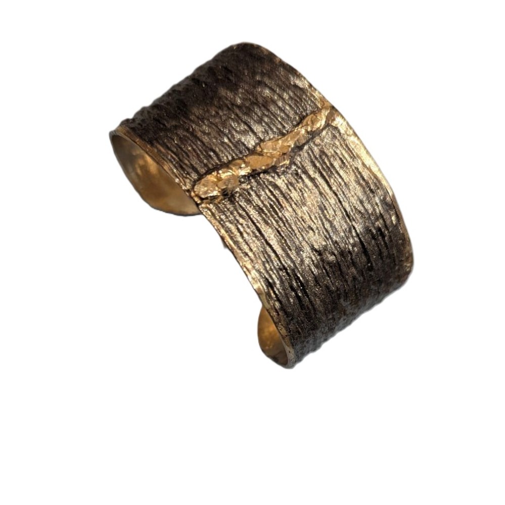 Brățară tip manșetă din alamă cu patină neagră – creație Tina Kotsoni