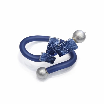 Brățară designer din silicon albastru metalizat cu elemente metalice – Import Italia