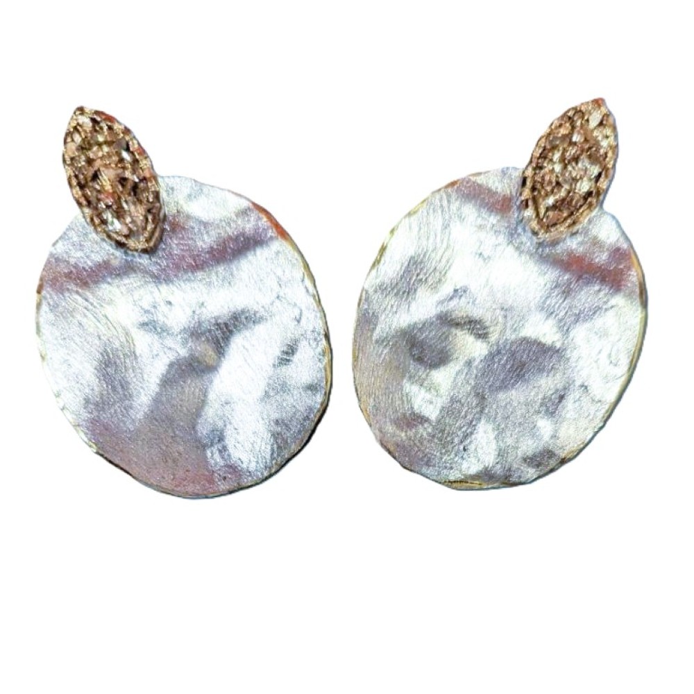 Cercei aurii cu patină argintie și cristale champagne – creație Tina Kotsoni