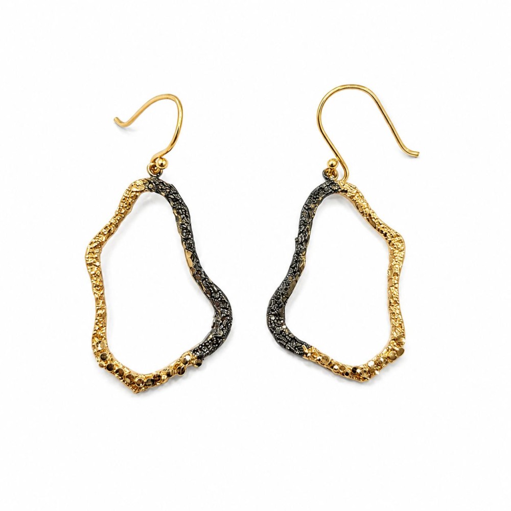 Cercei PRIMAL GEOMETRY din alama cu patina neagra si tortite din argint 925 – Tina Kotsoni